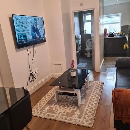 Luxury One Bedroom Flat ลอนดอน ภายนอก รูปภาพ