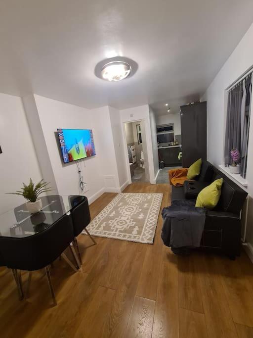 Luxury One Bedroom Flat ลอนดอน ภายนอก รูปภาพ