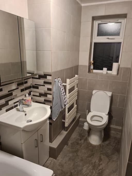 Luxury One Bedroom Flat ลอนดอน ภายนอก รูปภาพ