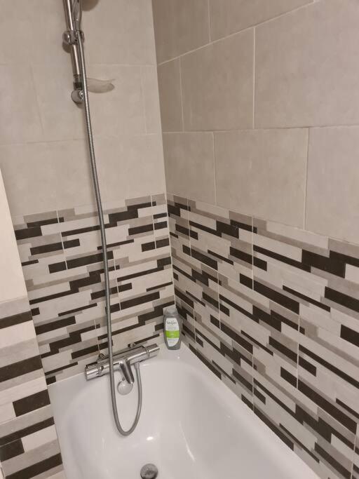 Luxury One Bedroom Flat ลอนดอน ภายนอก รูปภาพ