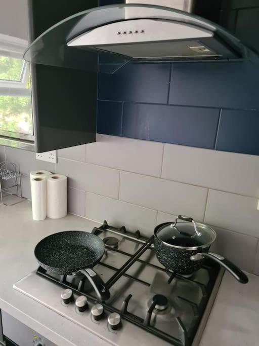 Luxury One Bedroom Flat ลอนดอน ภายนอก รูปภาพ